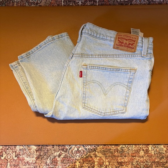 Levi Strauss Co 501 Original Fit Light Wash Denim Button Fly Jeans Women W32 L26 - Picture 3 of 6